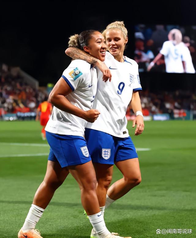 云南女足球员团结一心，共同追求胜利荣誉